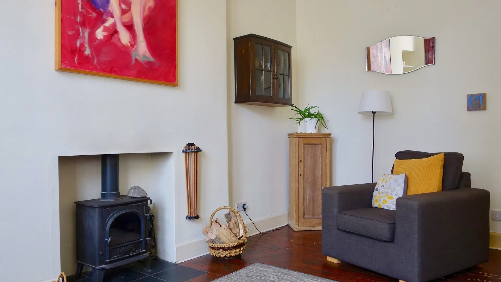 Spacious 2 Bedroom Home In Leith Edinburgh Apartment